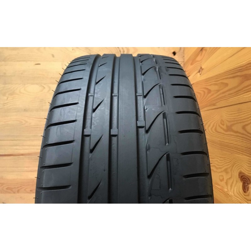 225/35R18 Bridgestone Potenza S001