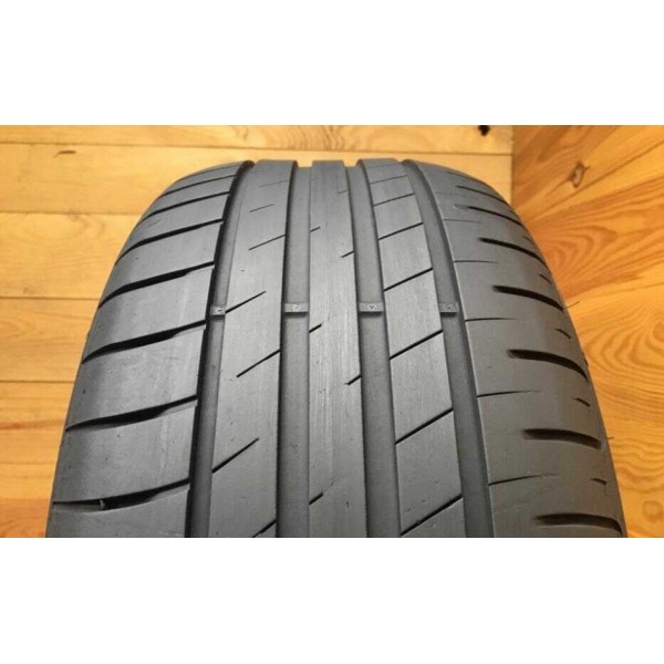 215/65R17 GoodYear Efficient Grip Performance - 4.5mm