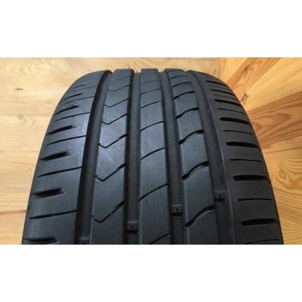 225/45R17 Kumho Ecsta HS51 - 5.5mm