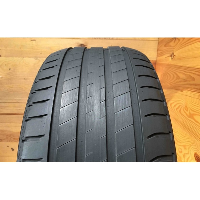 235/60R18 Michelin Latitude Sport 3 - 4.5mm