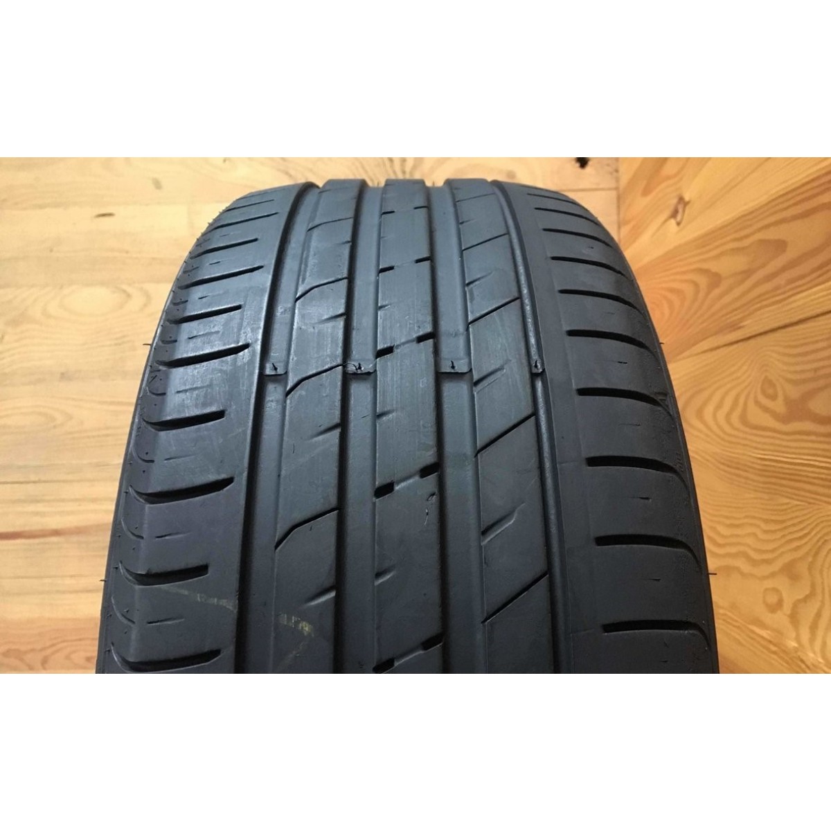 255/35R20 Nexen Nfera SU1 255/35R20 Nexen Nfera SU1