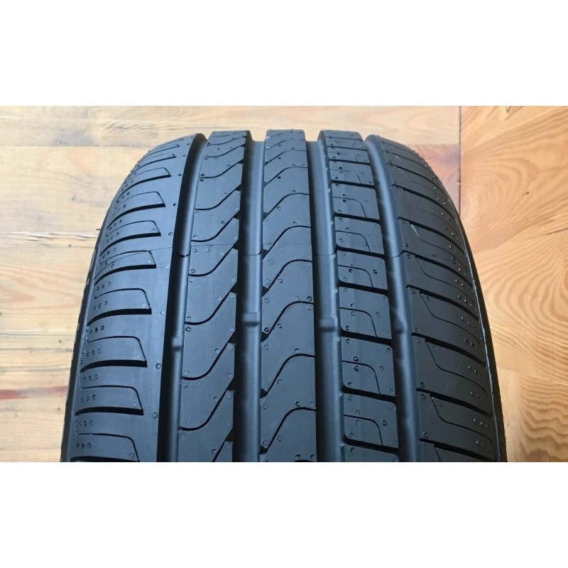 225/60R18 Pirelli Cinturato P7 - 8mm