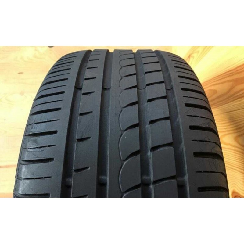 275/40R19 Pirelli P Zero Rosso - 5mm