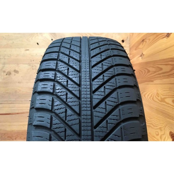215/55R16 GoodYear Vector 4Seasons