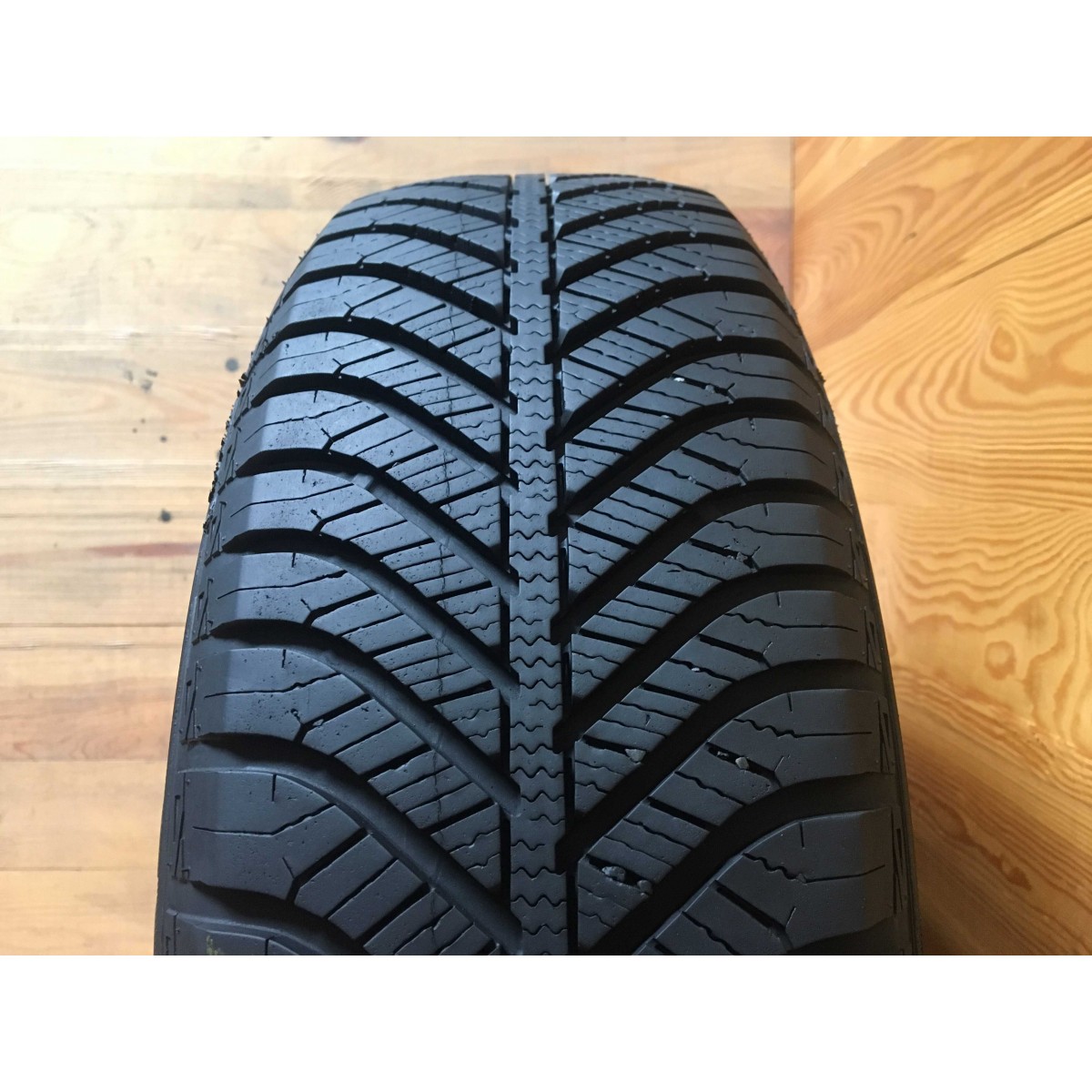 195/65R15 GoodYear Vector4Season (7mm)