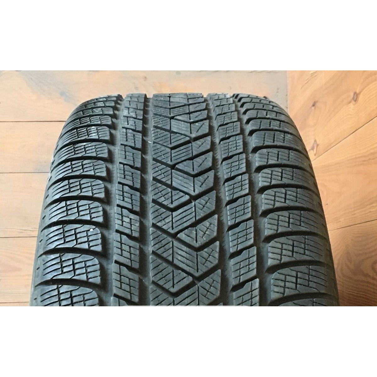 285/40R21 Pirelli Scorpion Winter